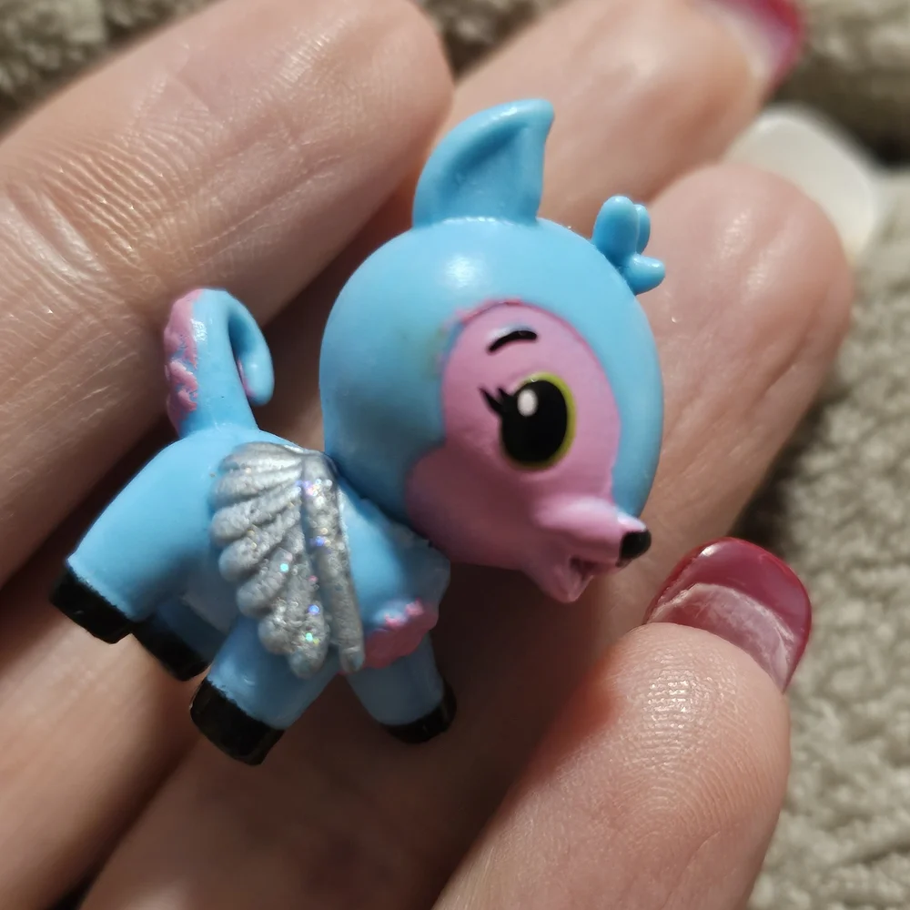 Hatchimals CollEGGtibles Season 1 Blue Deeraloo figure
